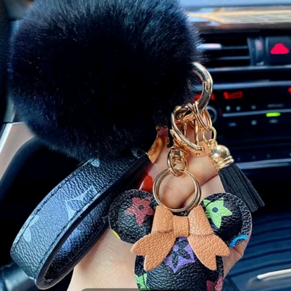 Black mickey mouse key chain - Picture 1 of 1